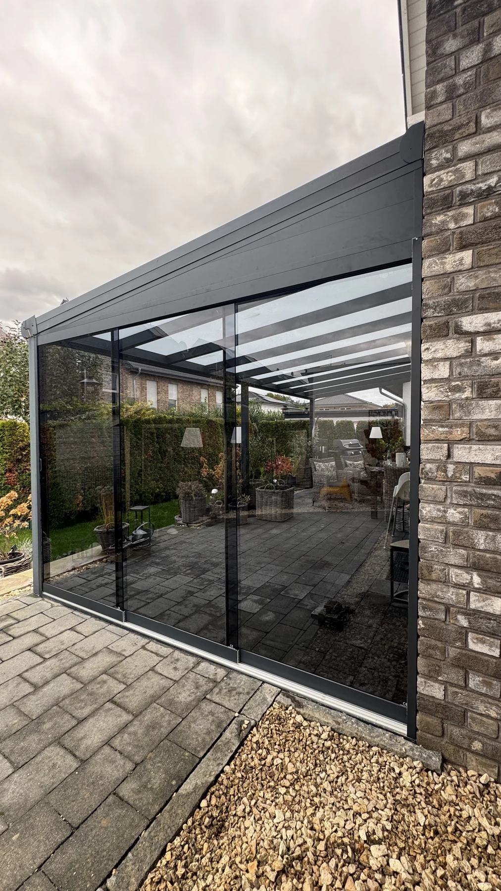 Glasschiebewände mit seitlichem Aluminiumelement